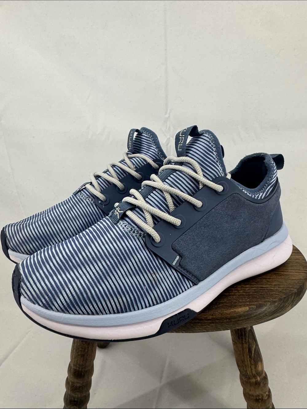Kuru Womens Atom Sneakers w/ White Blue Zig Zag Pattern, sz 9 W, Missing Insoles